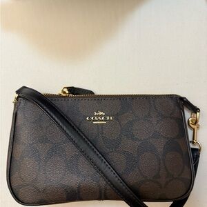 Coach Signature Nolita 19